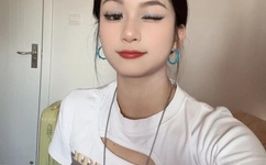 成人亚洲A片V一区二区中出片